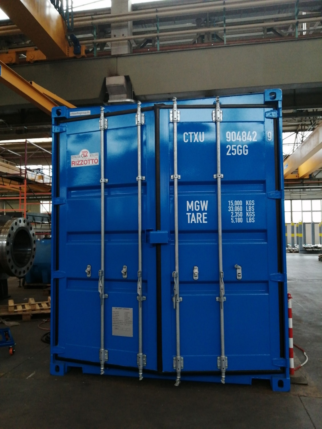 Portable valve service workshop container
